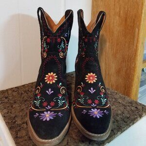 Dingo Black Short Boots